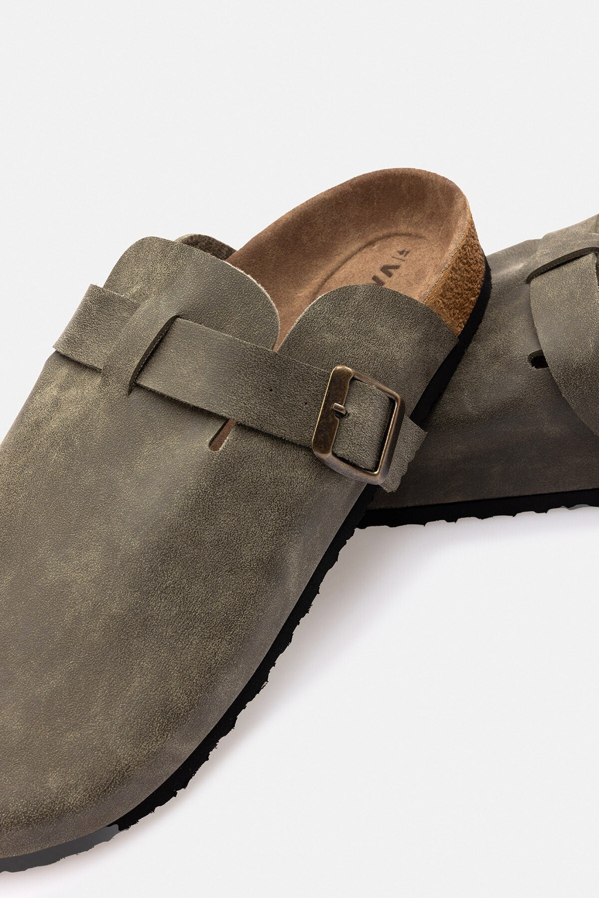 Polyester-Lined Synthetic-Toe Closed-Toe Slippers