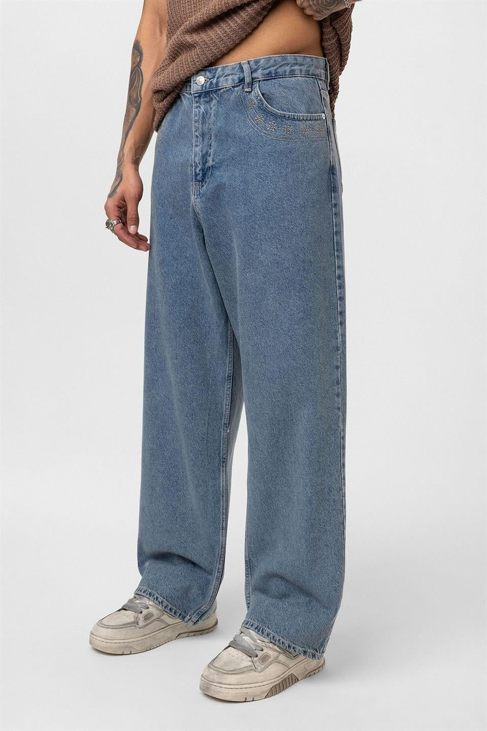 Relaxed-Fit Jeans with Pocket Details