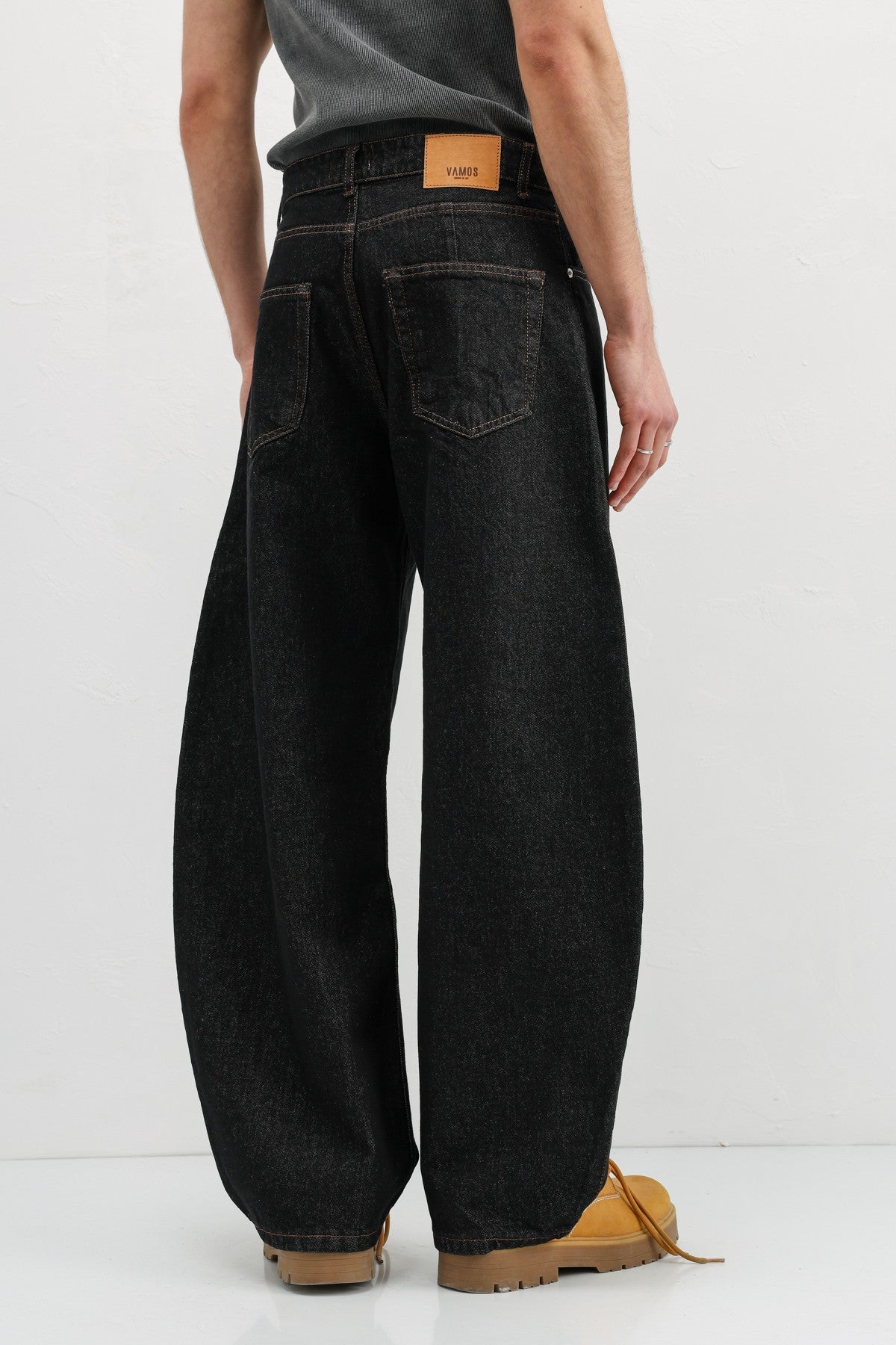 Balloon-Fit Jeans