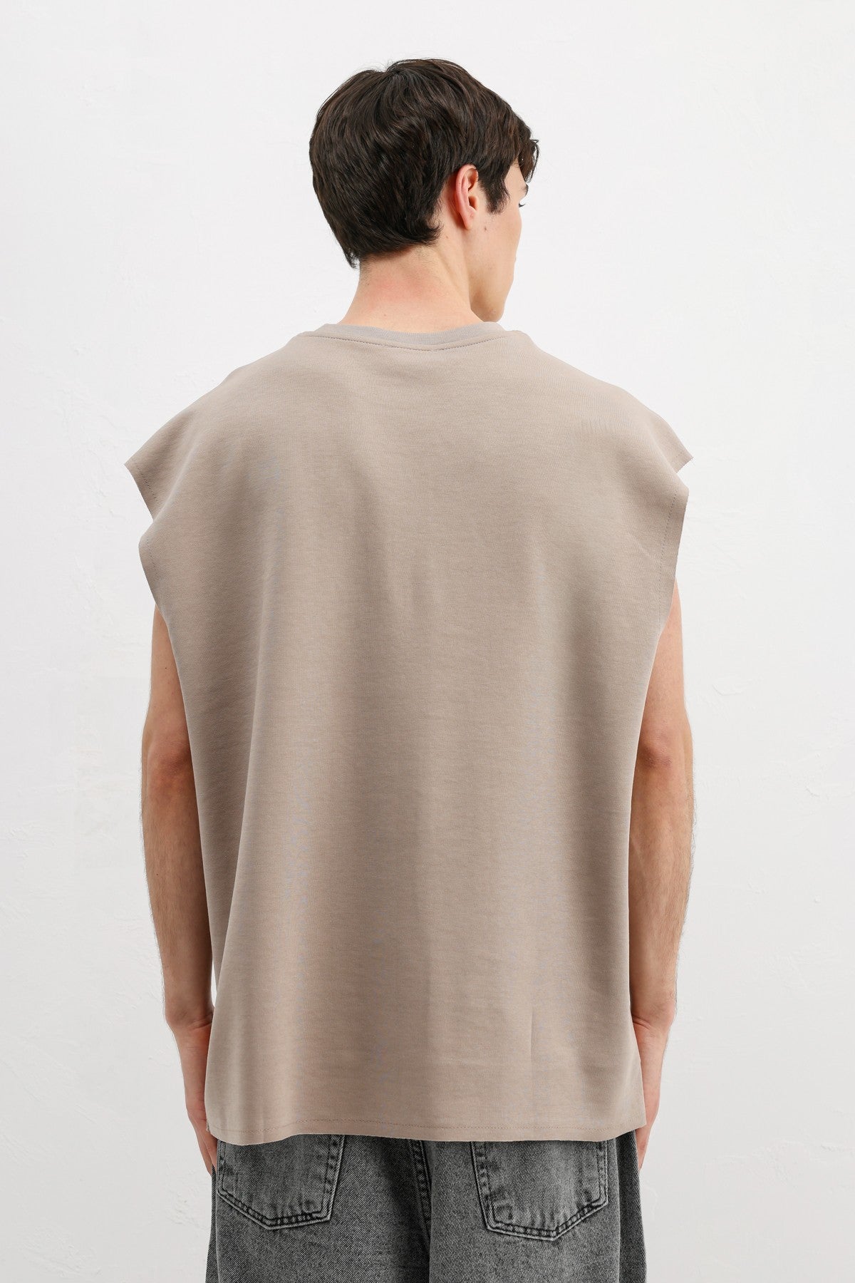 Oversized Sleeveless Basic T-Shirt