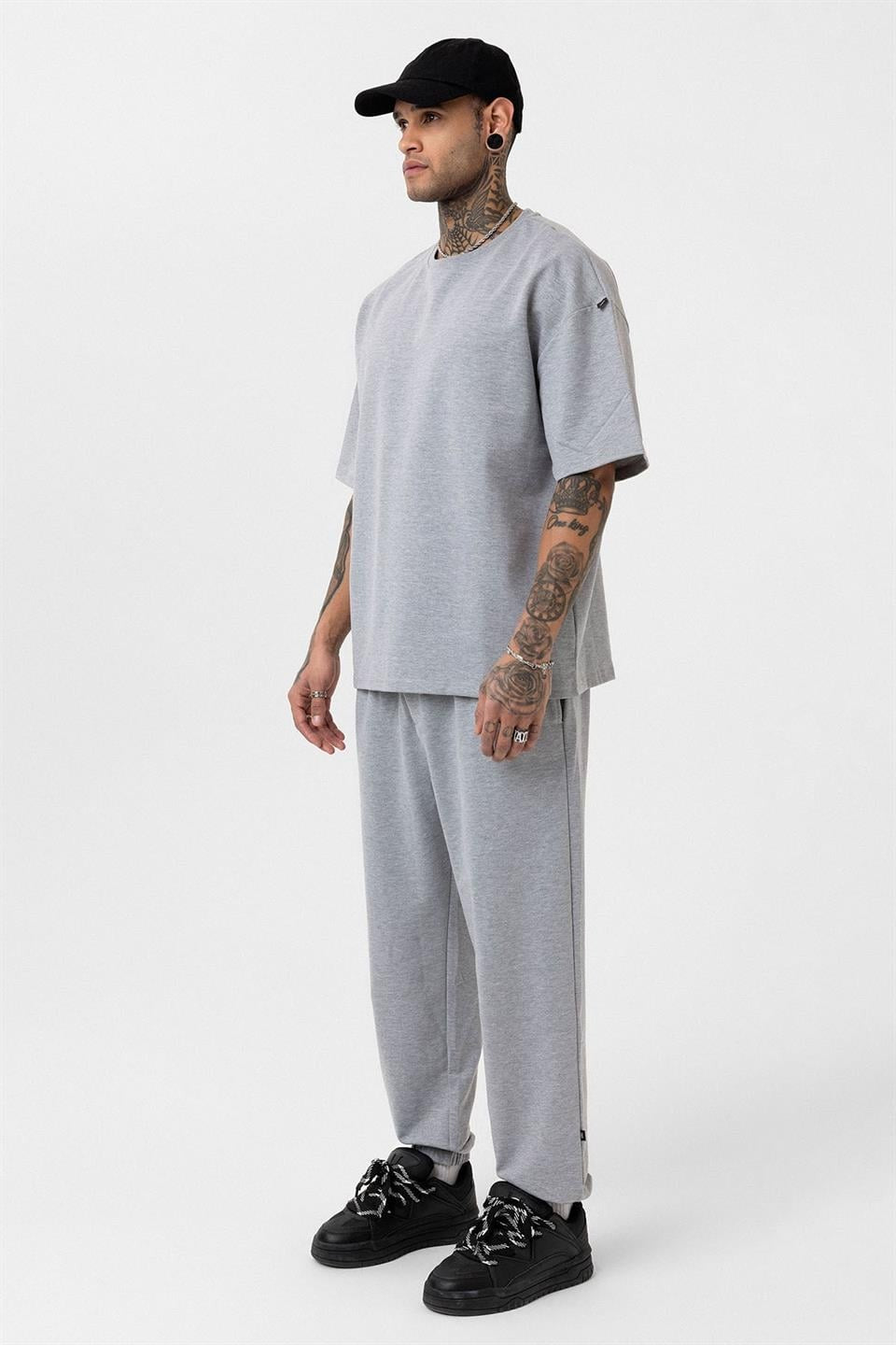 Basic Oversized Sweatsuit Set with Elastic Cuffs