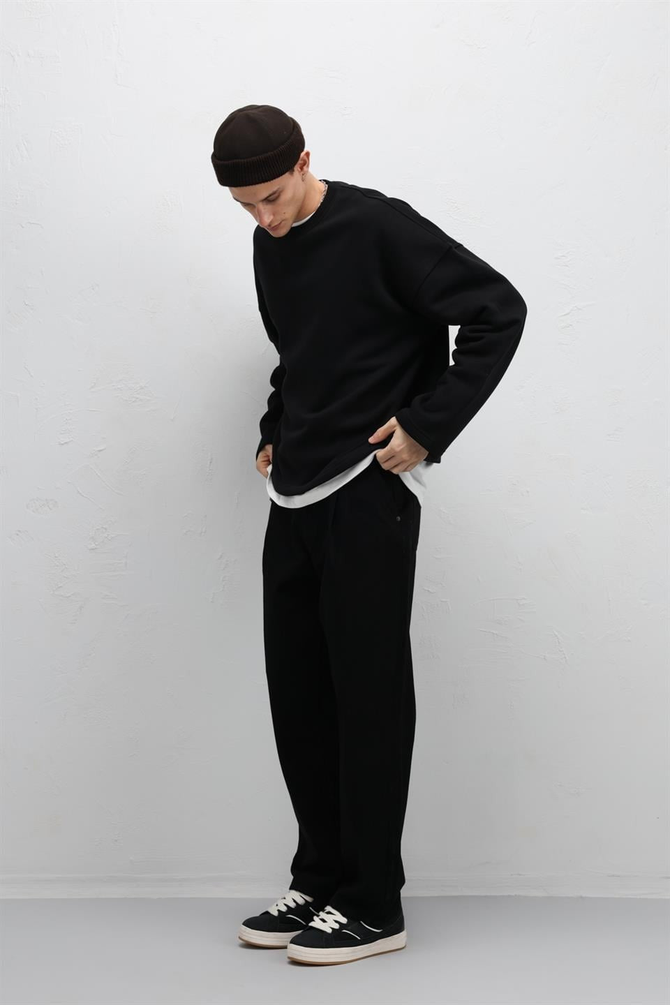 Pleated Baggy Jeans with Chain Accents
