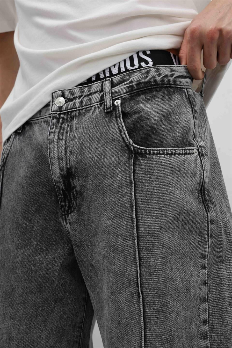 Stitched-Detail Relaxed-Fit Jeans