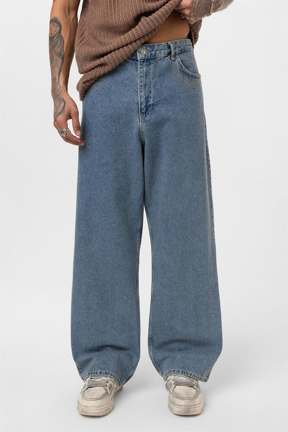 Relaxed-Fit Jeans with Pocket Details