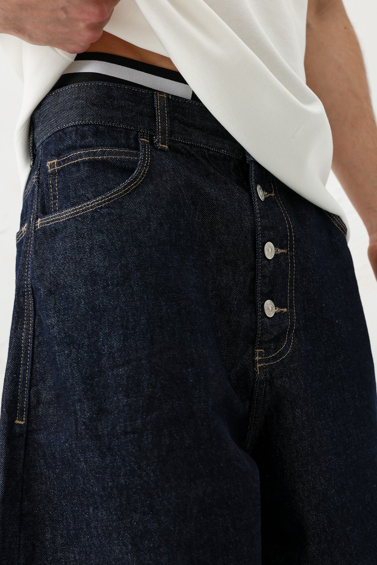 Barrel-Fit Jeans