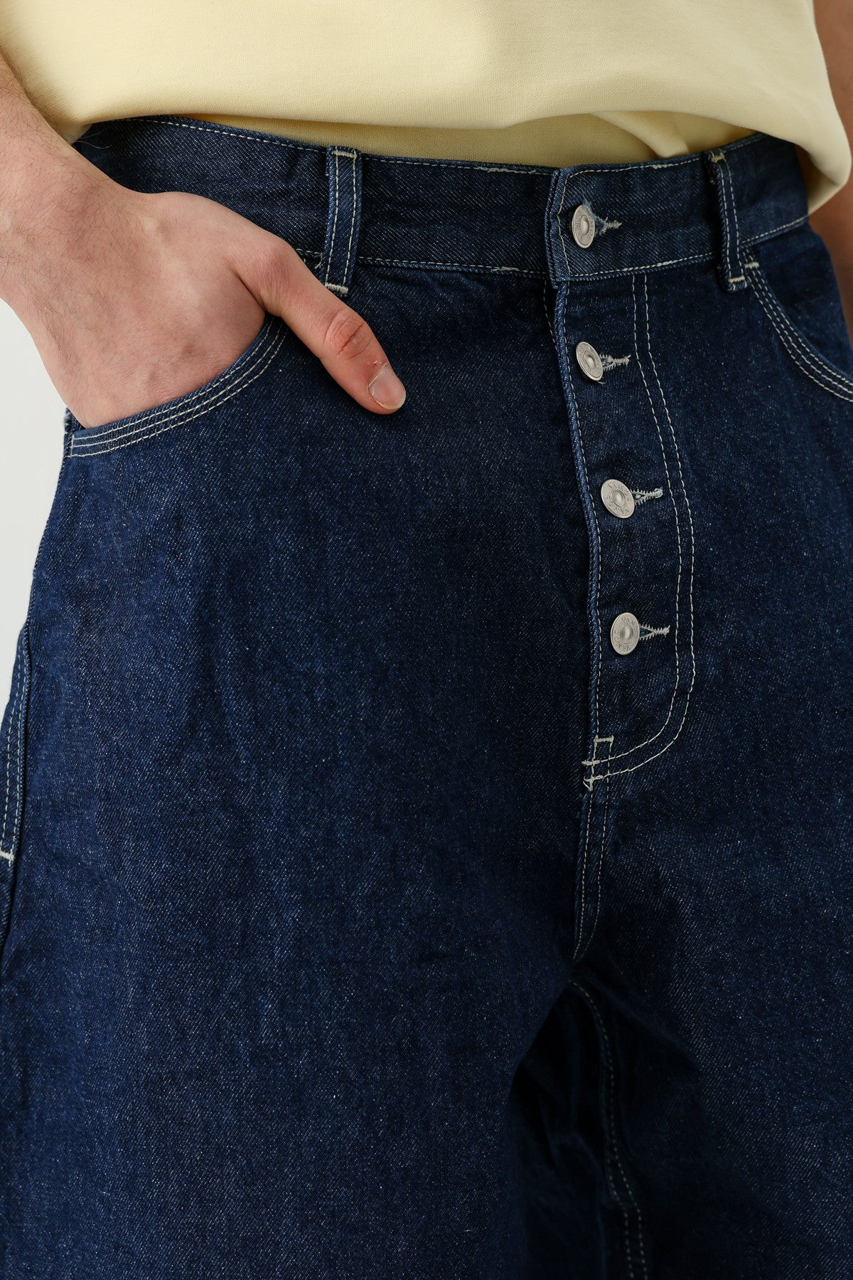Barrel-Fit Jeans