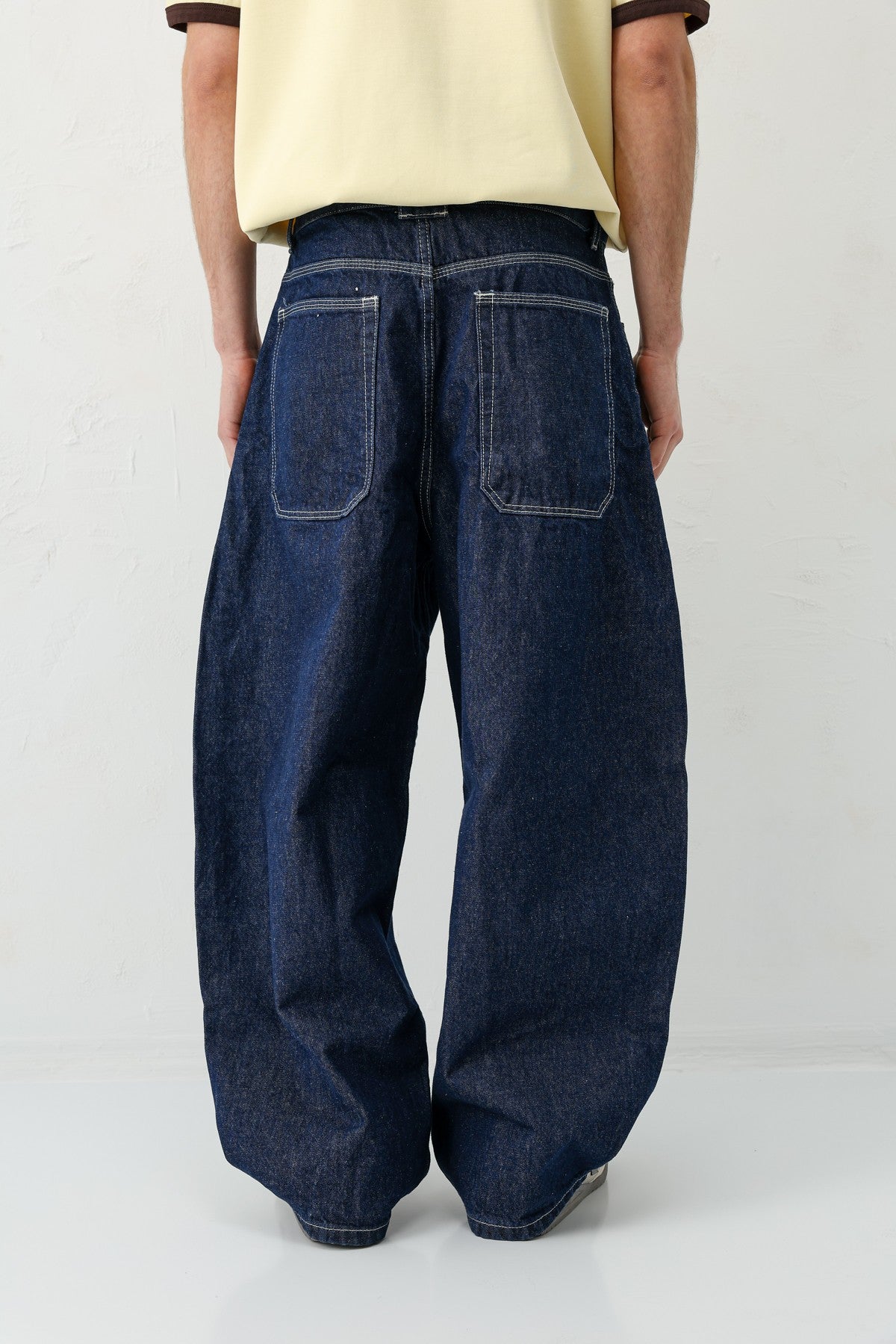 Barrel-Fit Jeans