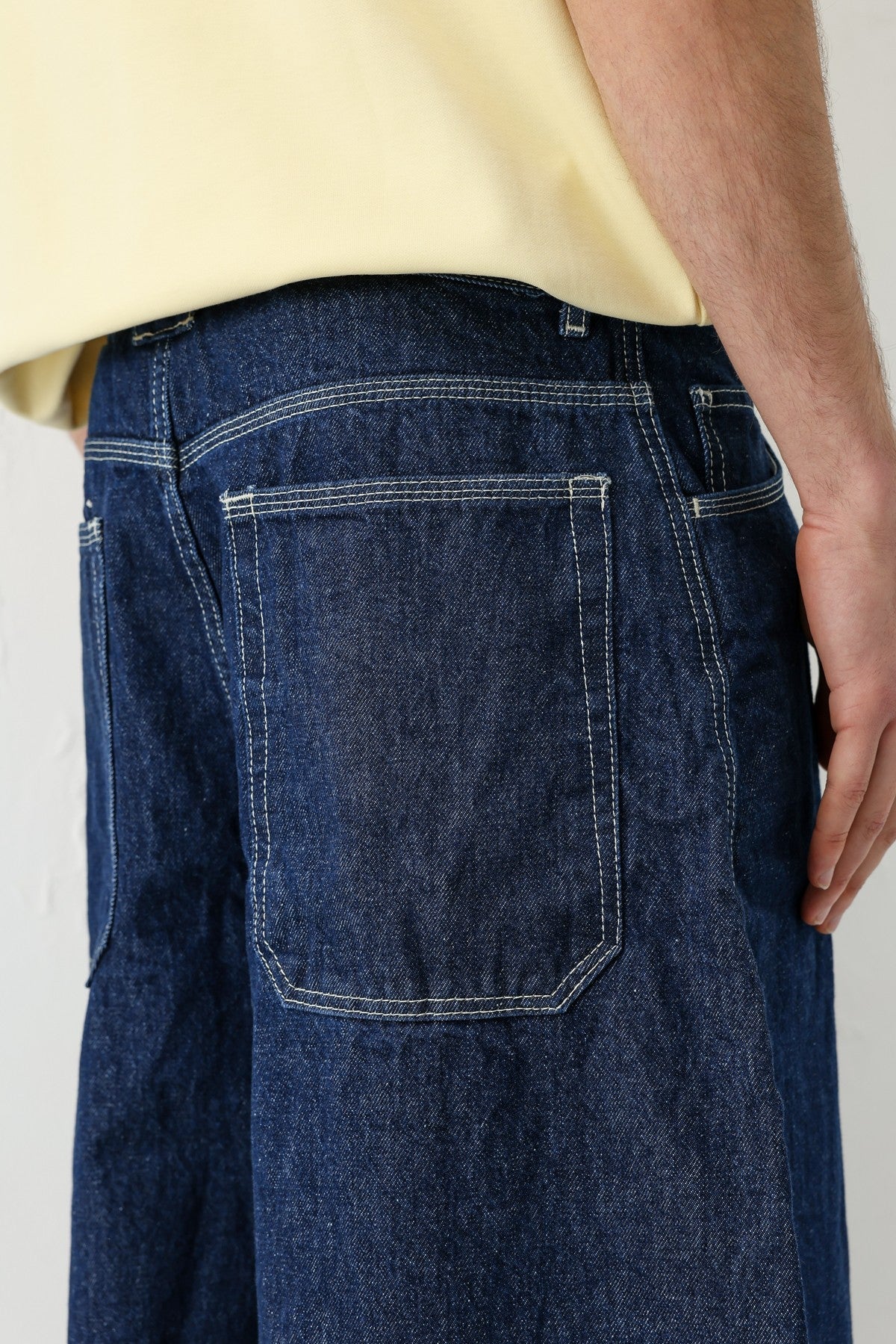 Barrel-Fit Jeans