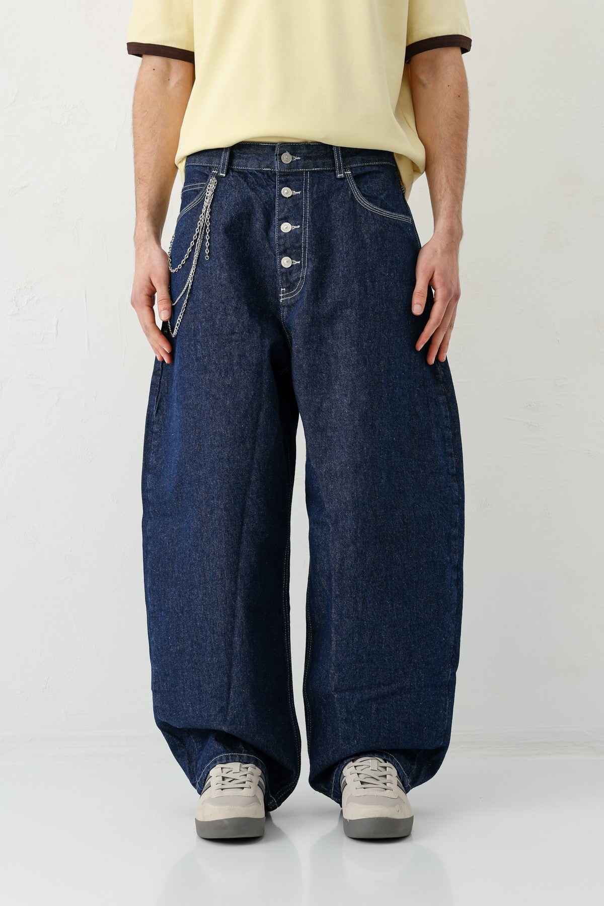 Barrel-Fit Jeans