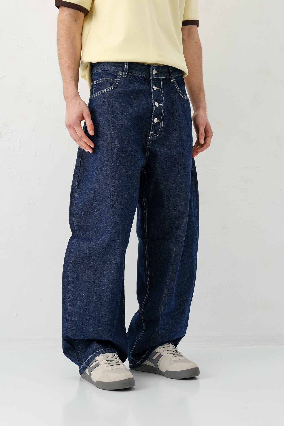 Barrel-Fit Jeans