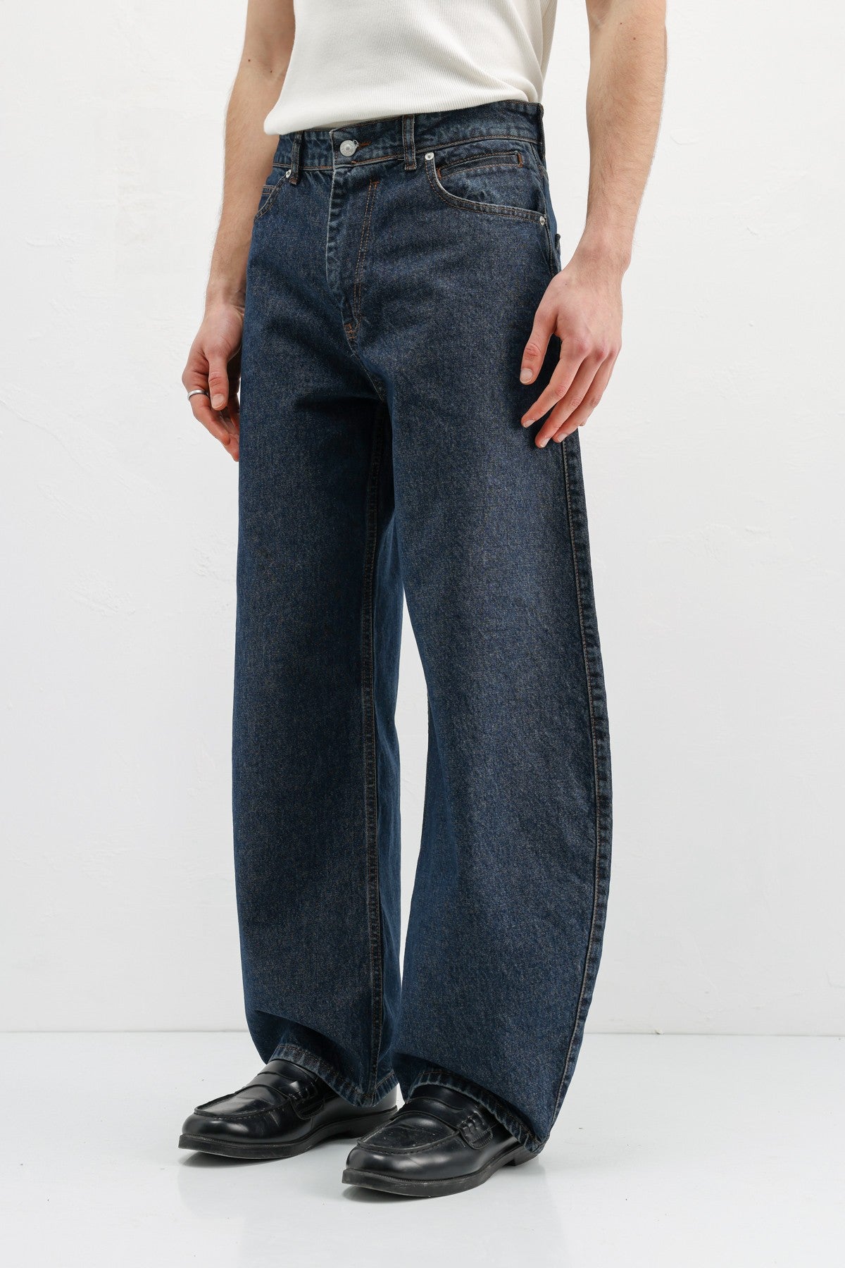 Balloon-Fit Jeans