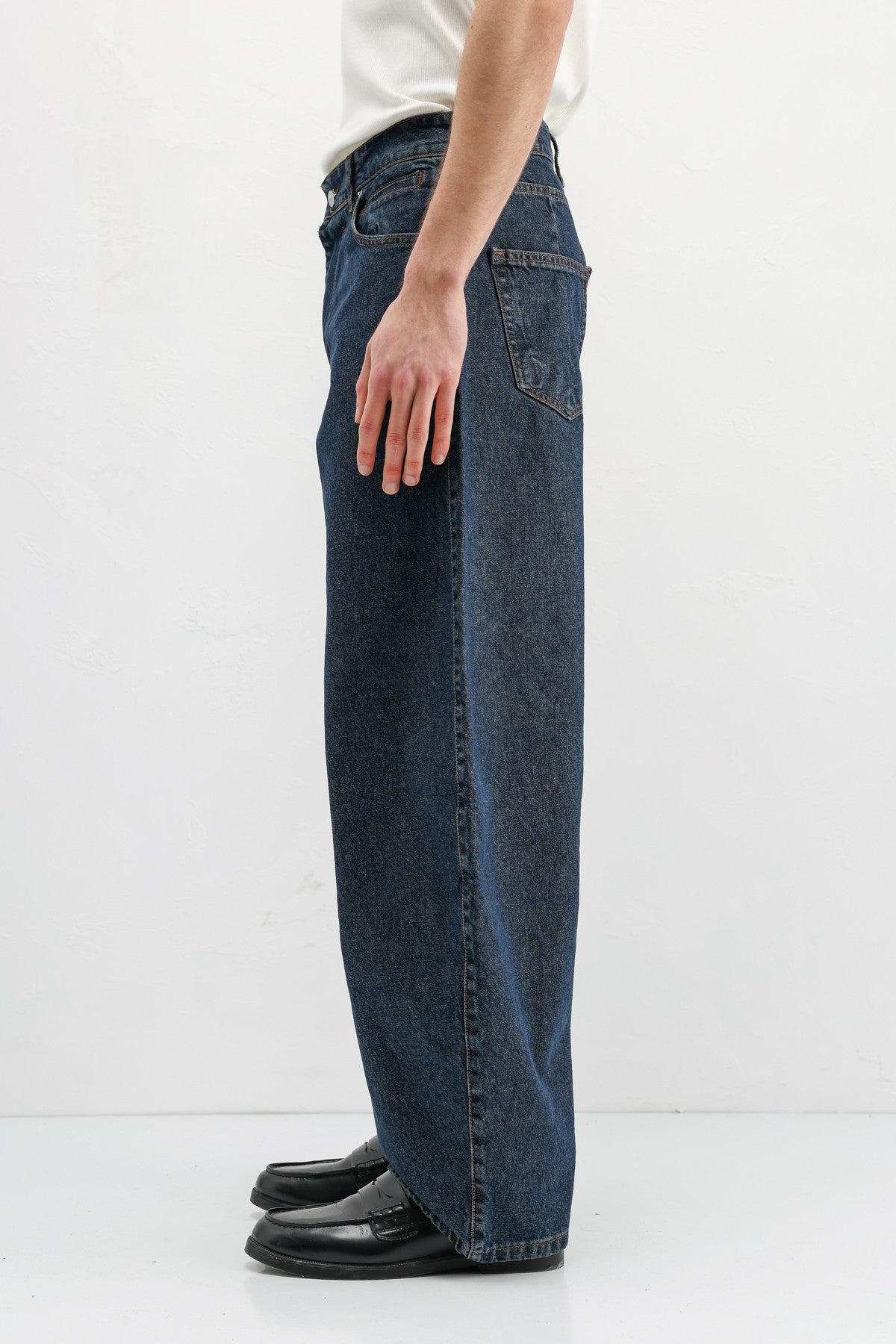 Balloon-Fit Jeans