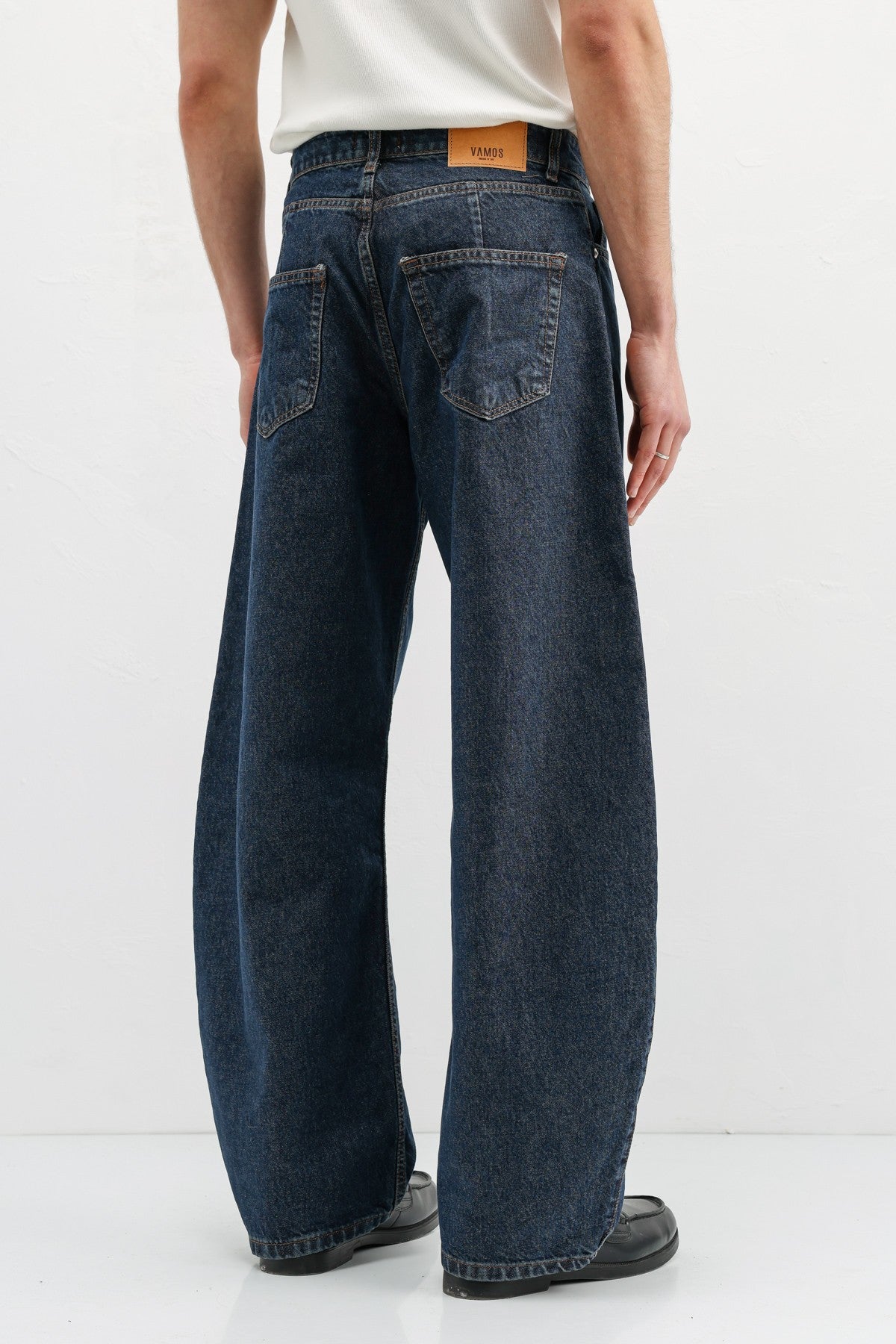 Balloon-Fit Jeans