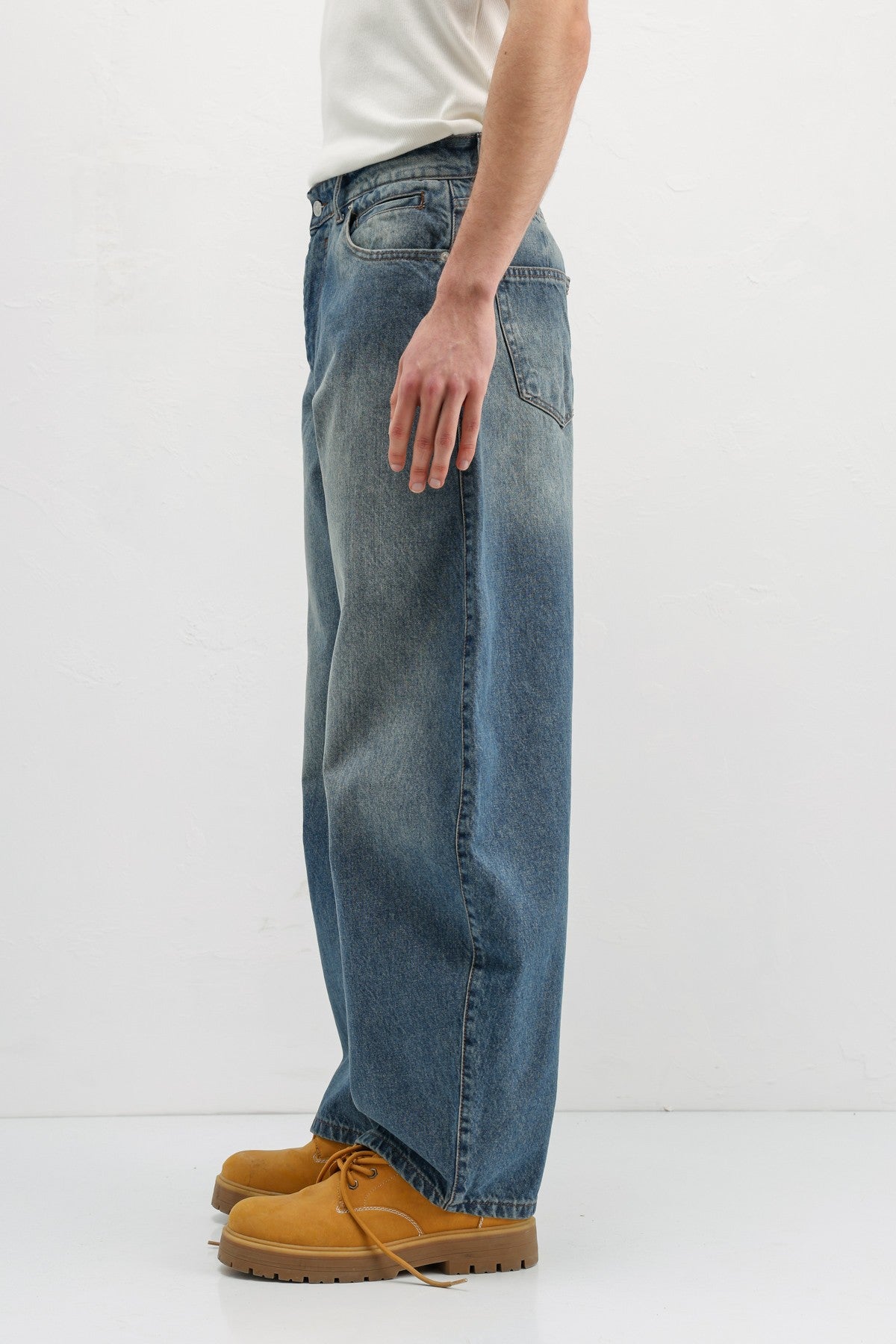 Balloon-Fit Jeans