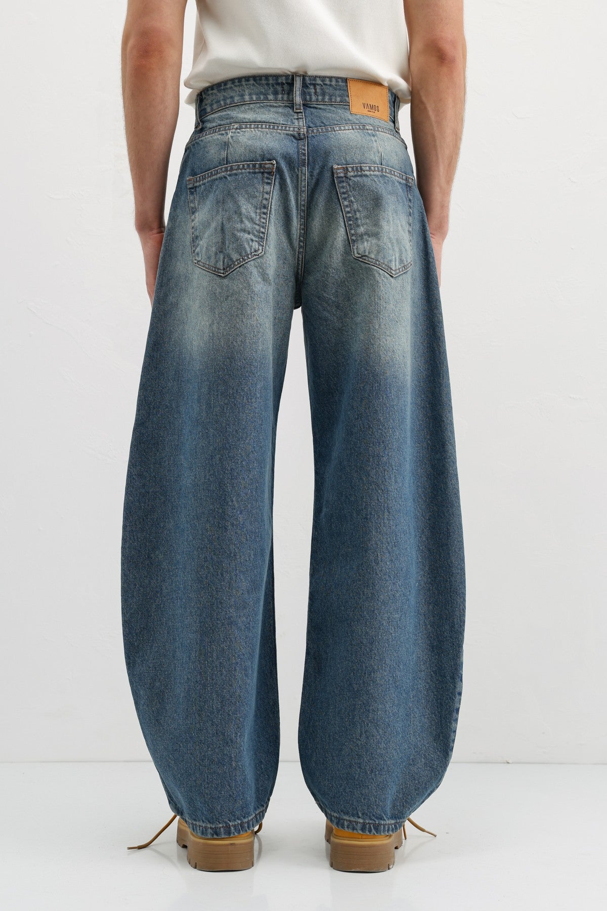 Balloon-Fit Jeans