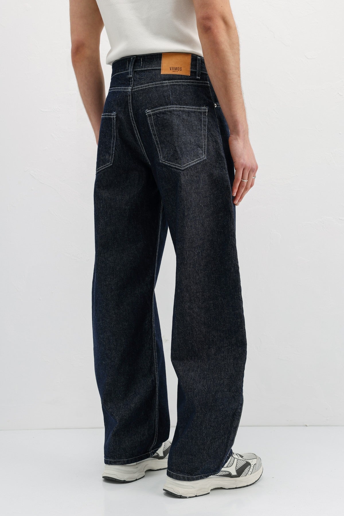 Balloon-Fit Jeans