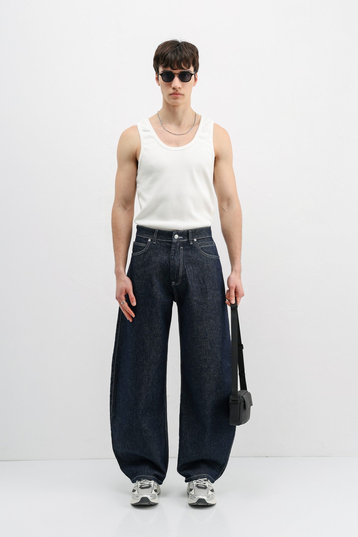 Balloon-Fit Jeans