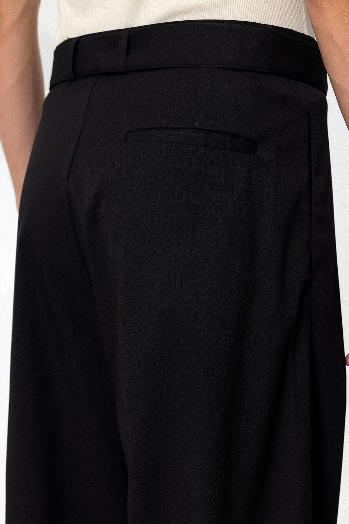 Arched-Waist Baggy Fabric Pants