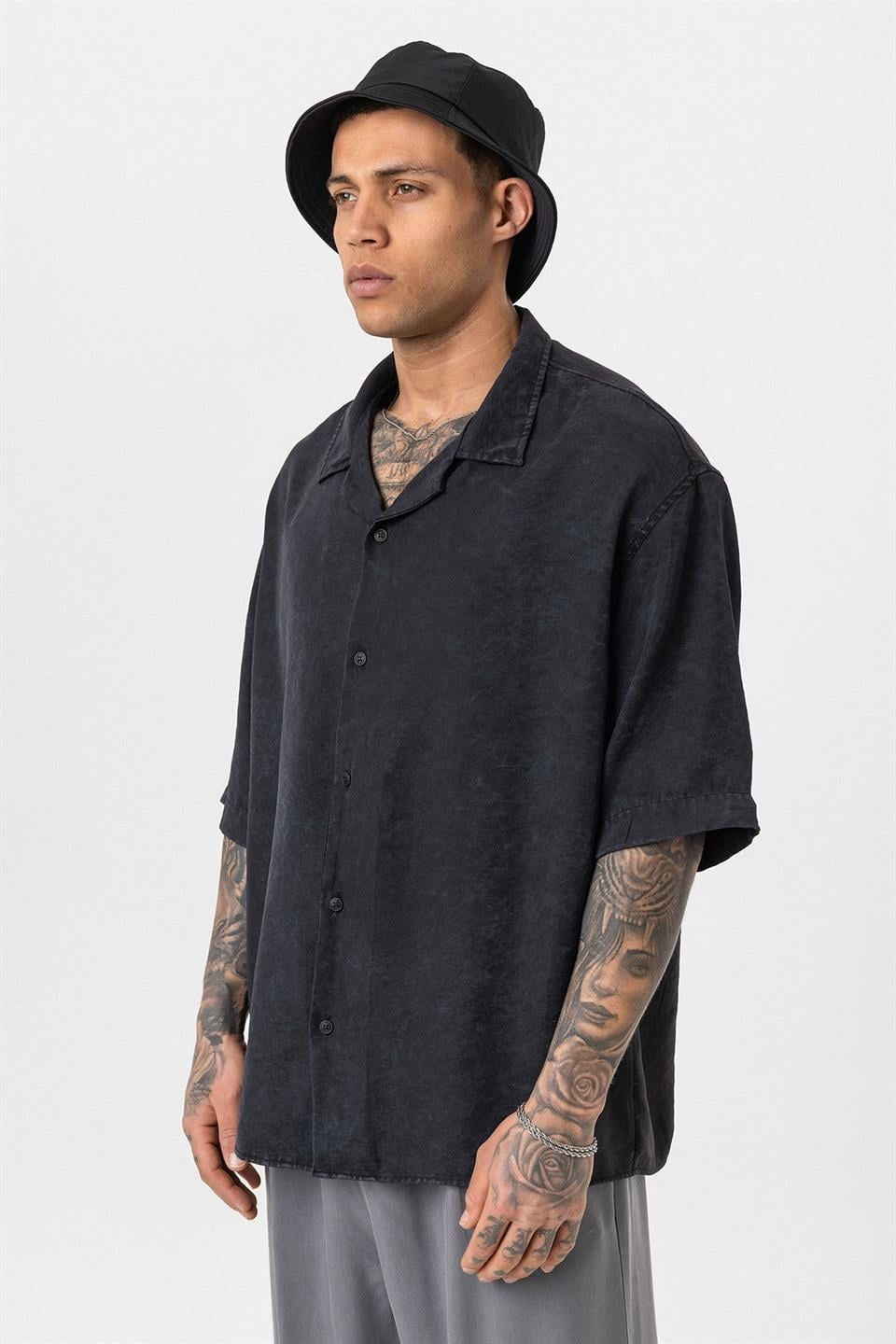 Oversized Short-Sleeve Shirt (Machine Washable)