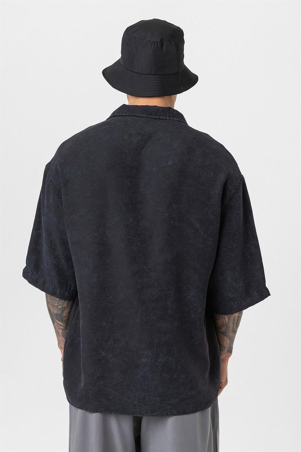 Oversized Short-Sleeve Shirt (Machine Washable)