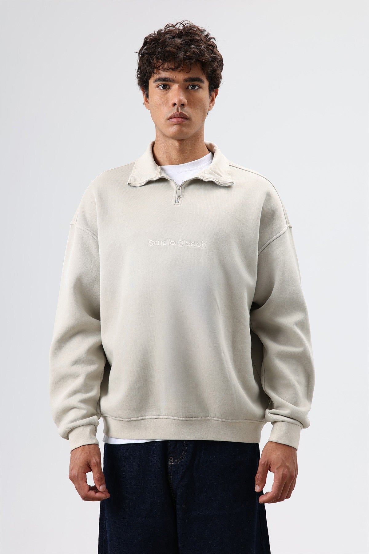 Oversized Sweatshirt with a Collar and Zipper