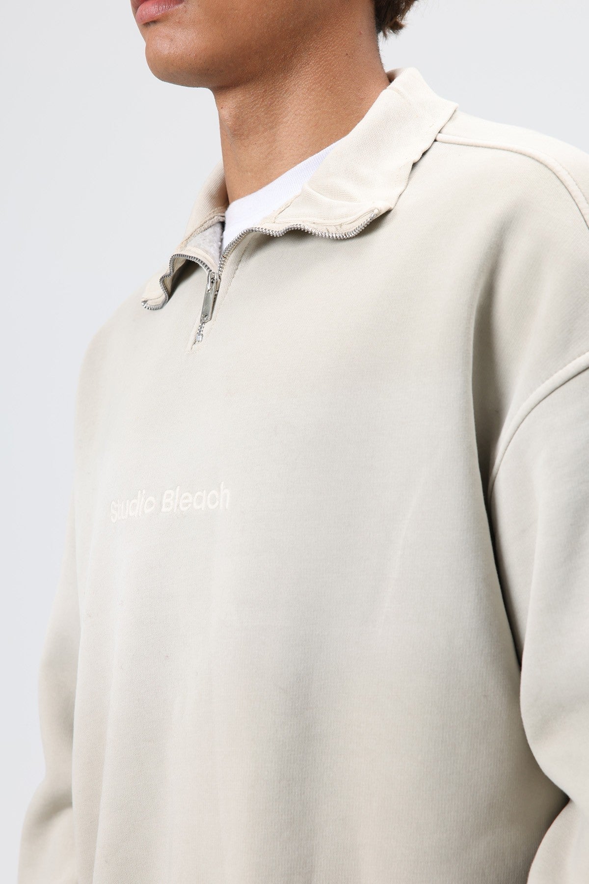 Oversized Sweatshirt with a Collar and Zipper