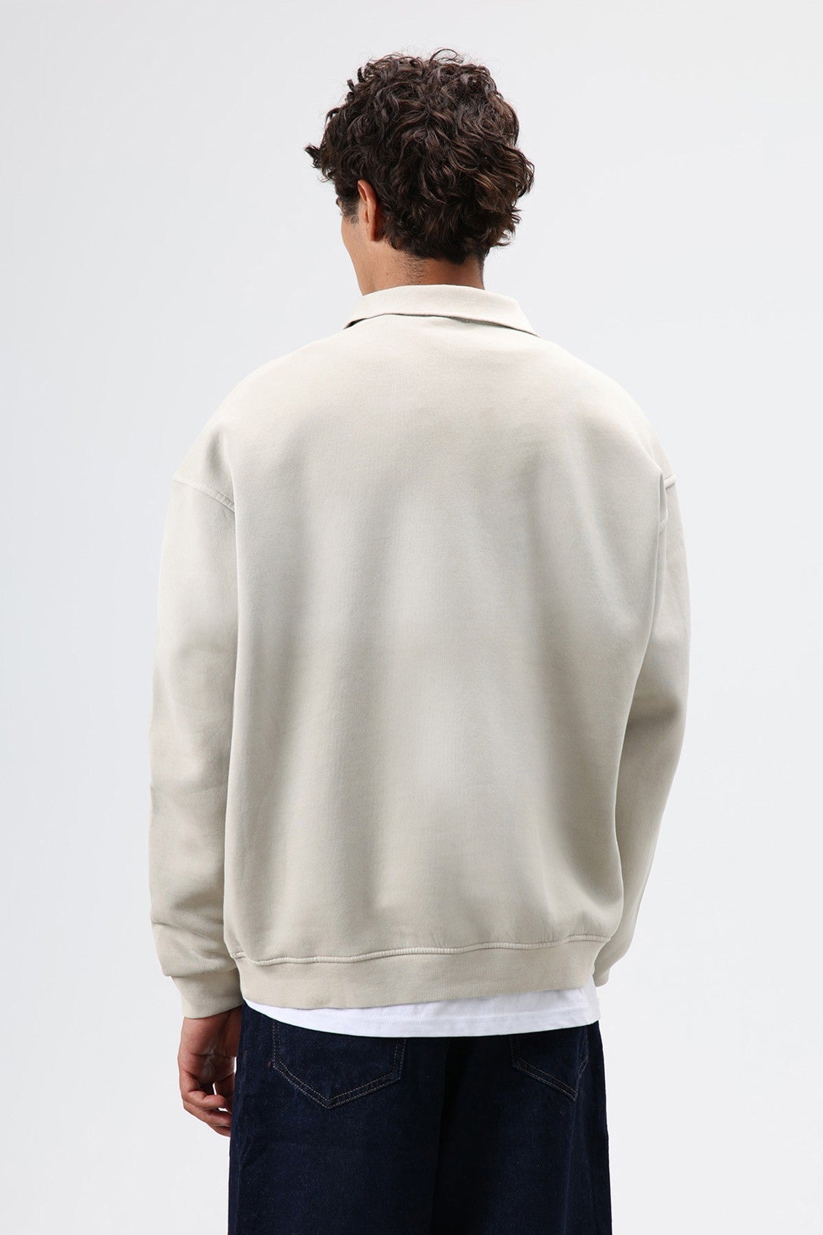 Oversized Sweatshirt with a Collar and Zipper