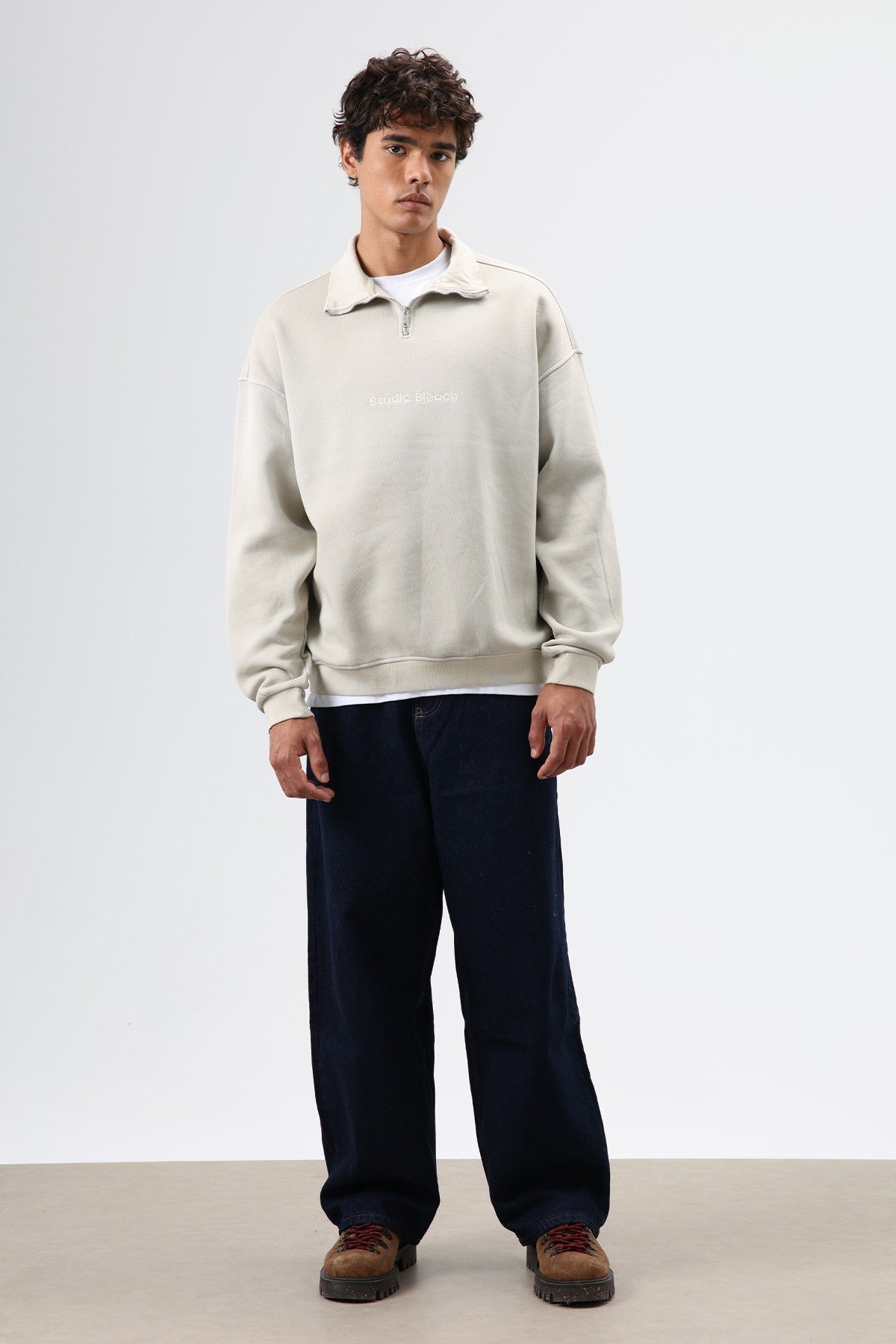 Oversized Sweatshirt with a Collar and Zipper