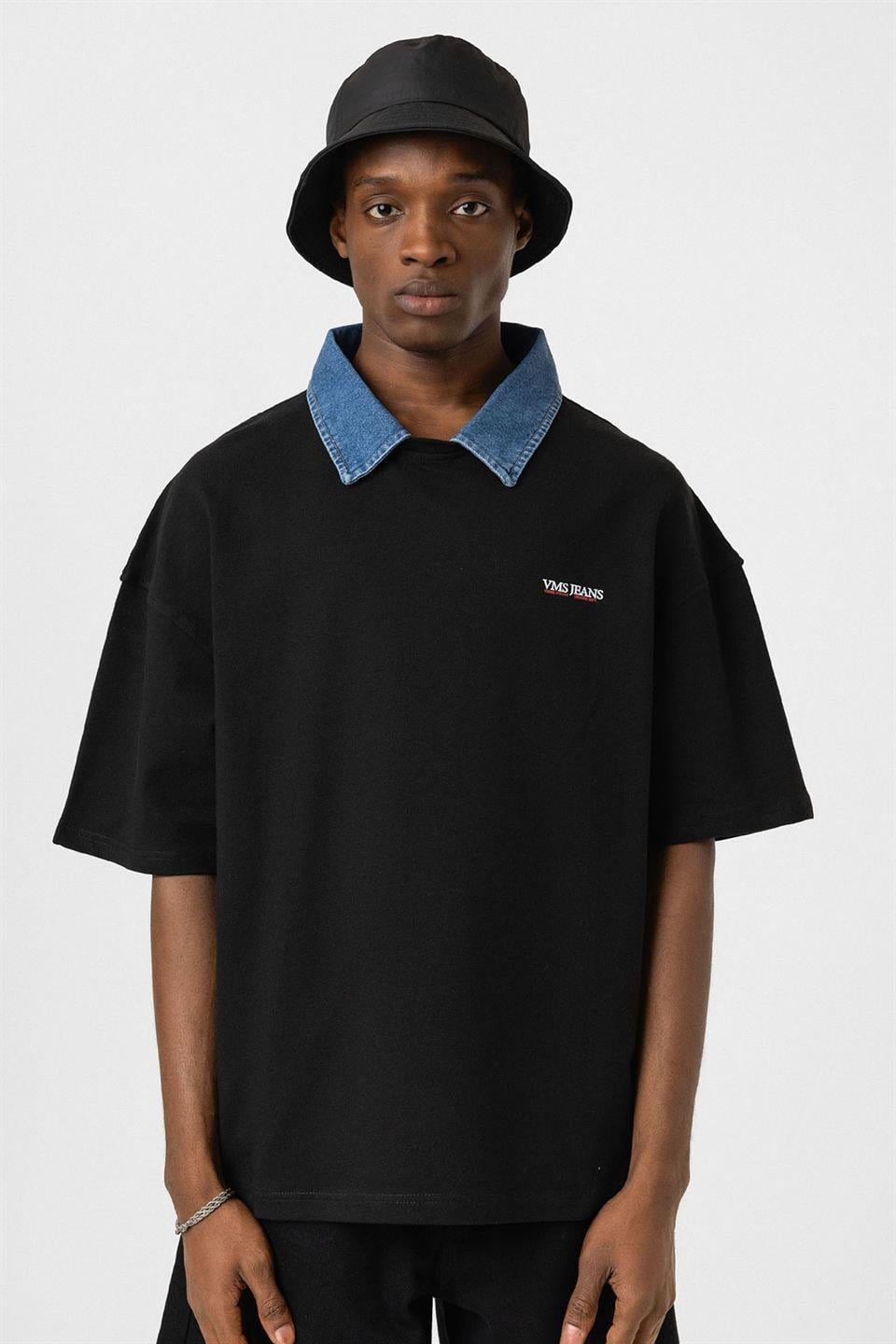 Oversized T-Shirt with Polo Collar and Embroidered Design
