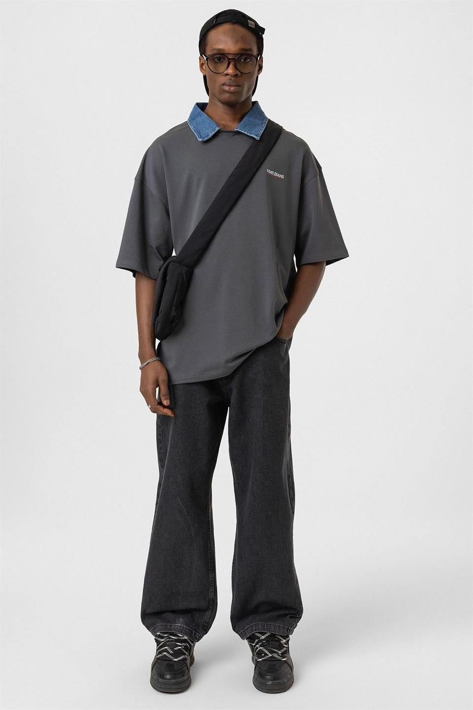 Oversized T-Shirt with Polo Collar and Embroidered Design