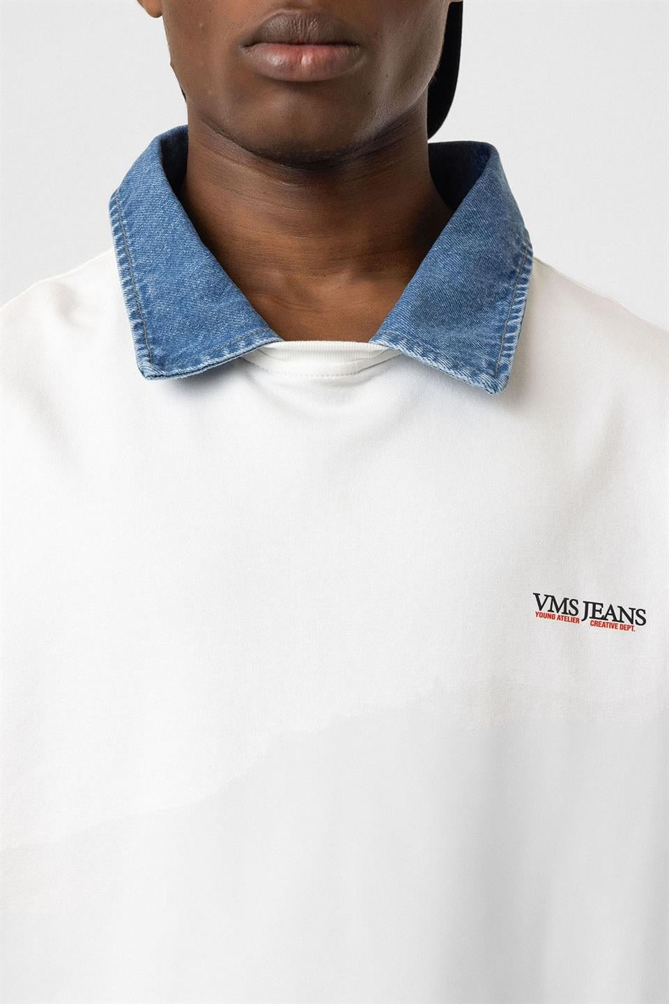 Oversized T-Shirt with Polo Collar and Embroidered Design