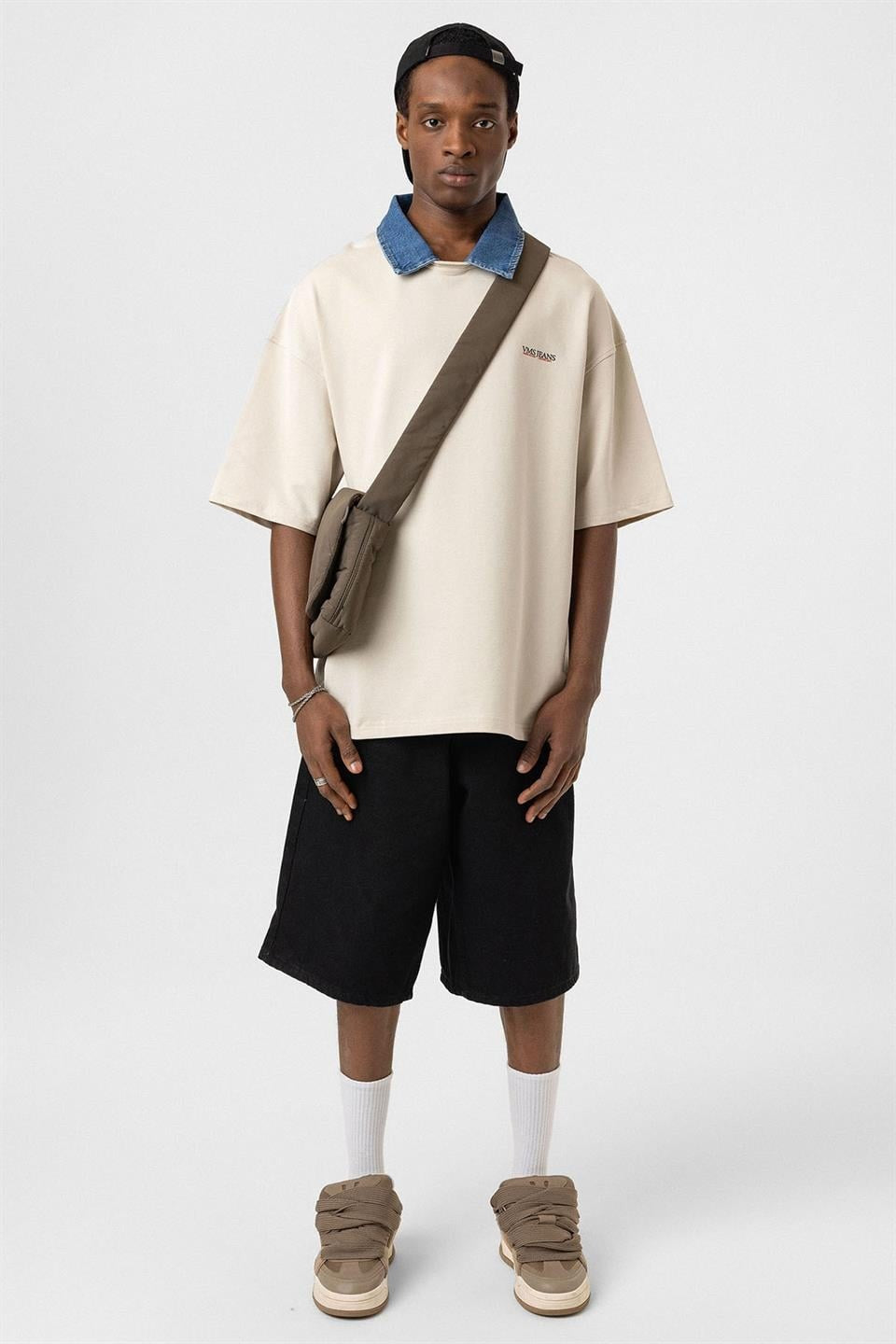 Oversized T-Shirt with Polo Collar and Embroidered Design