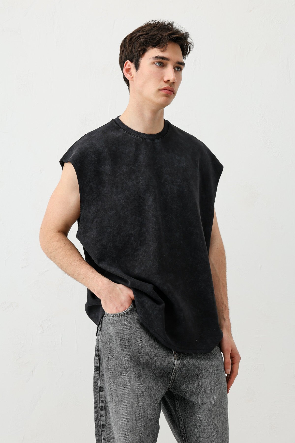 Basic Sleeveless T-Shirt