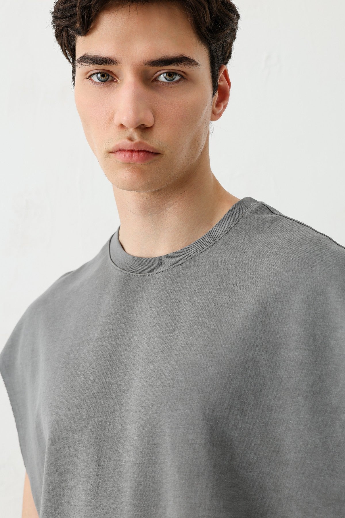 Basic Sleeveless T-Shirt