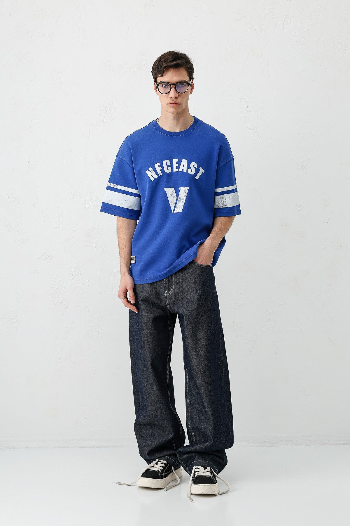 Oversized T-Shirt with V-Print and Sleeve Details