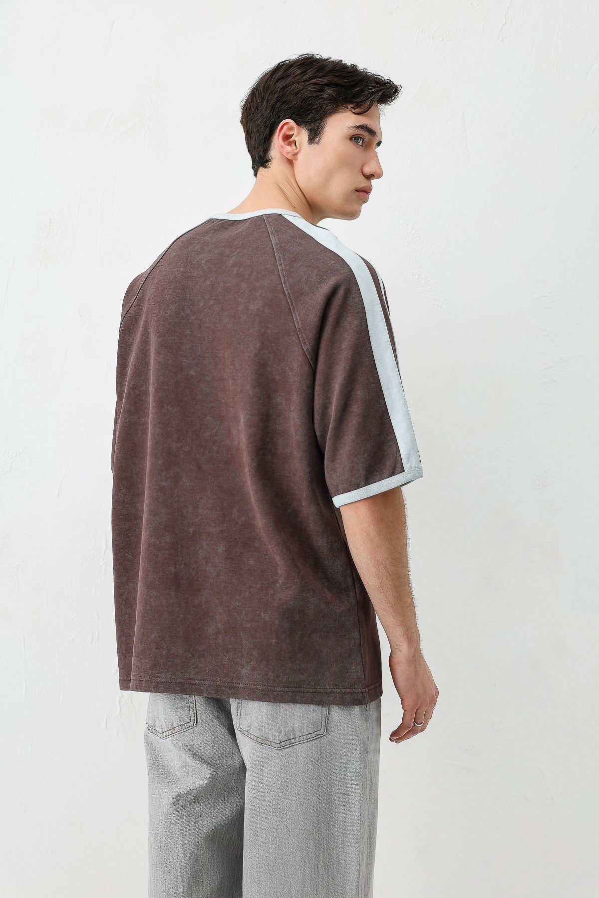 WASHED RAGLAN-SLEEVE T-SHIRT