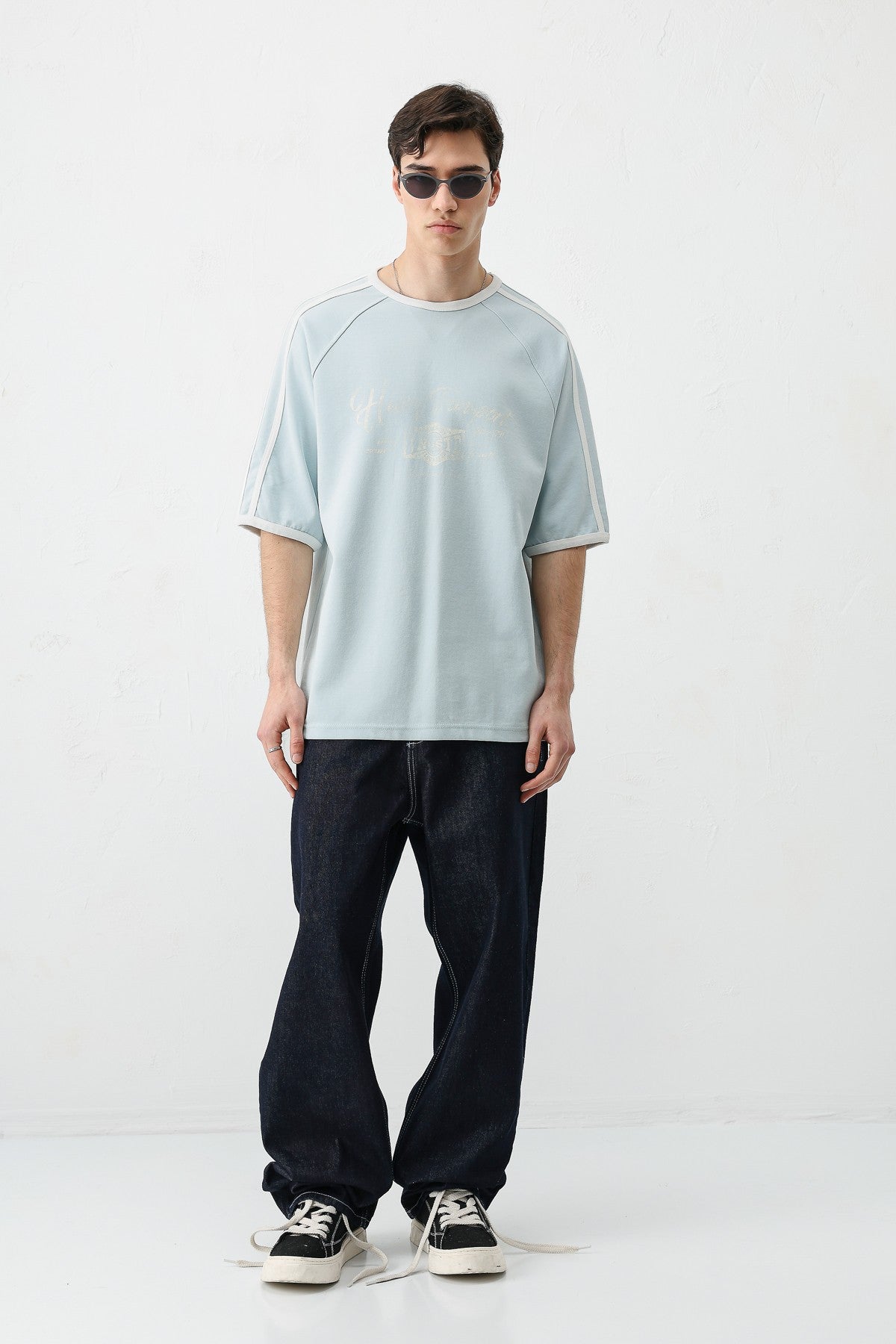WASHED RAGLAN-SLEEVE T-SHIRT