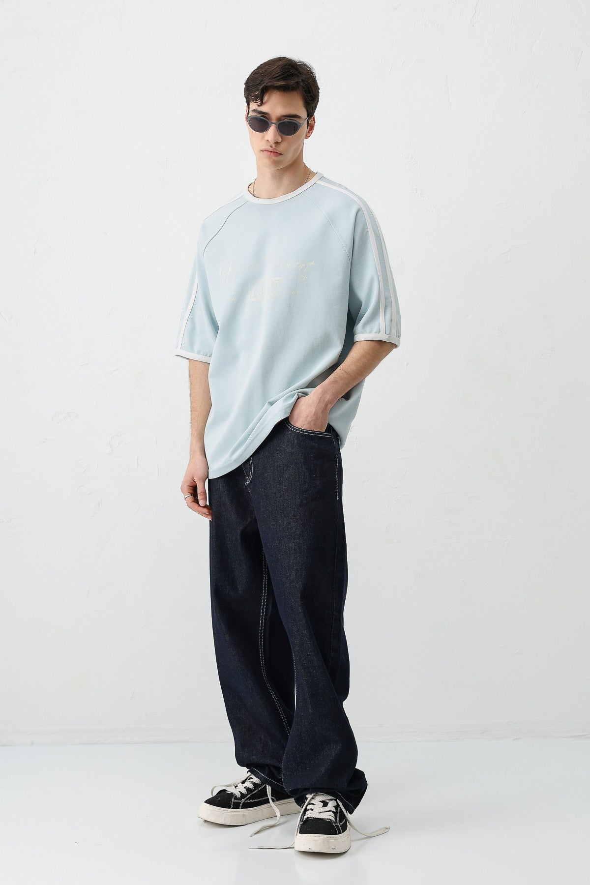WASHED RAGLAN-SLEEVE T-SHIRT