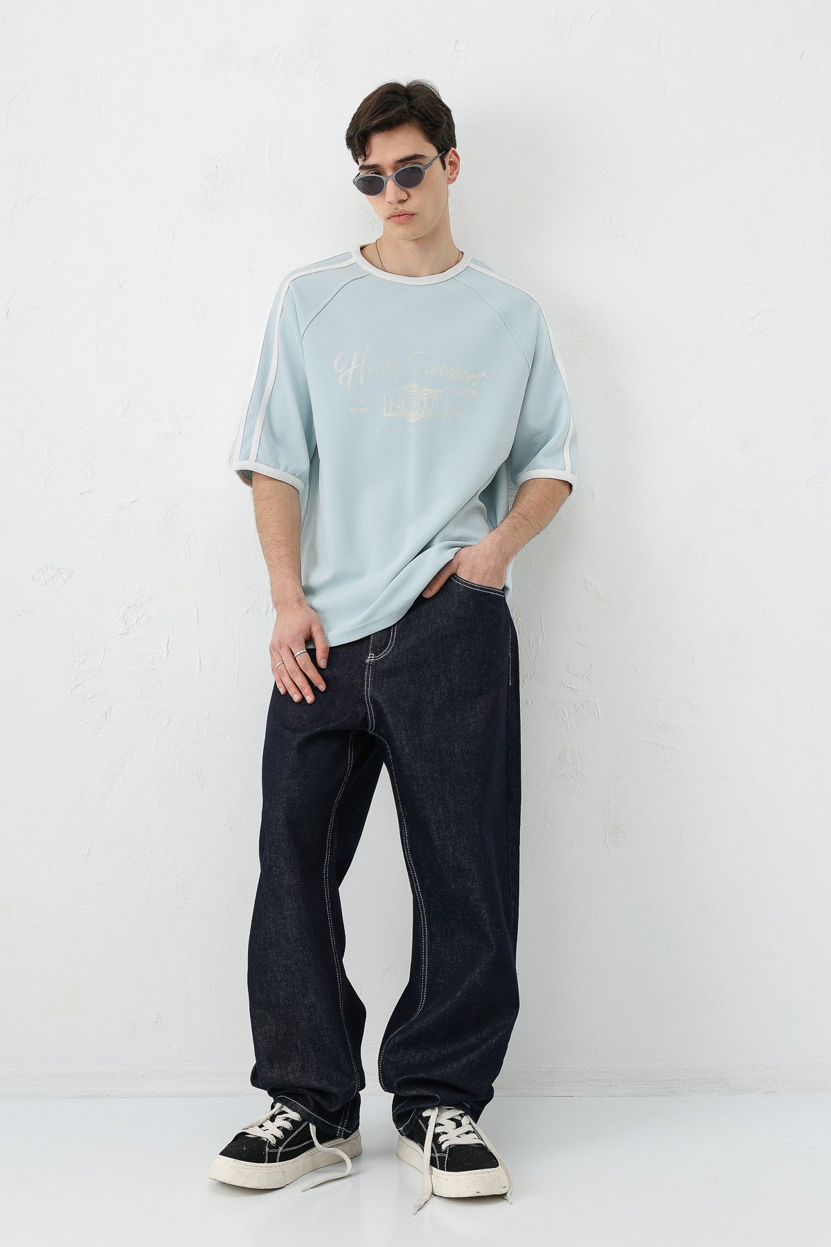 WASHED RAGLAN-SLEEVE T-SHIRT