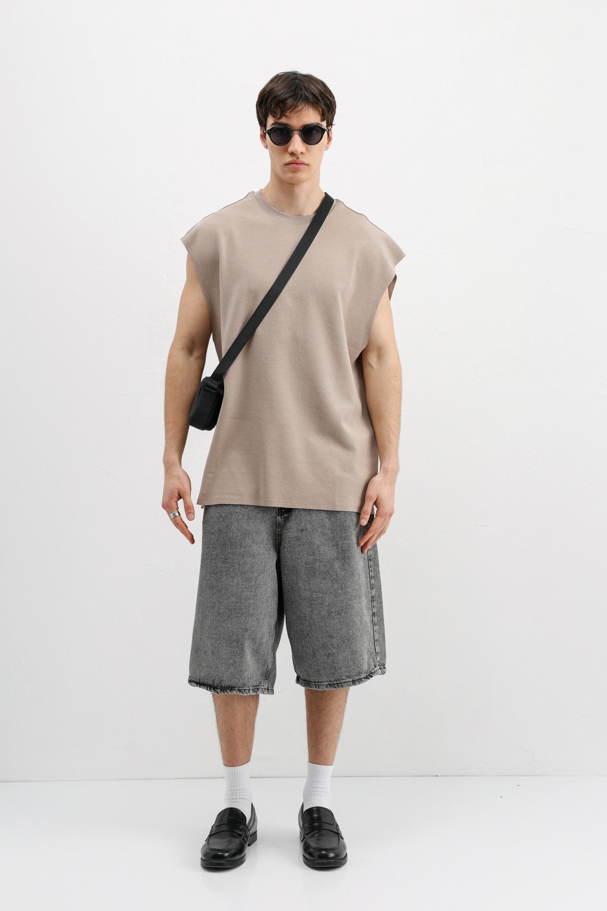 Oversized Sleeveless Basic T-Shirt
