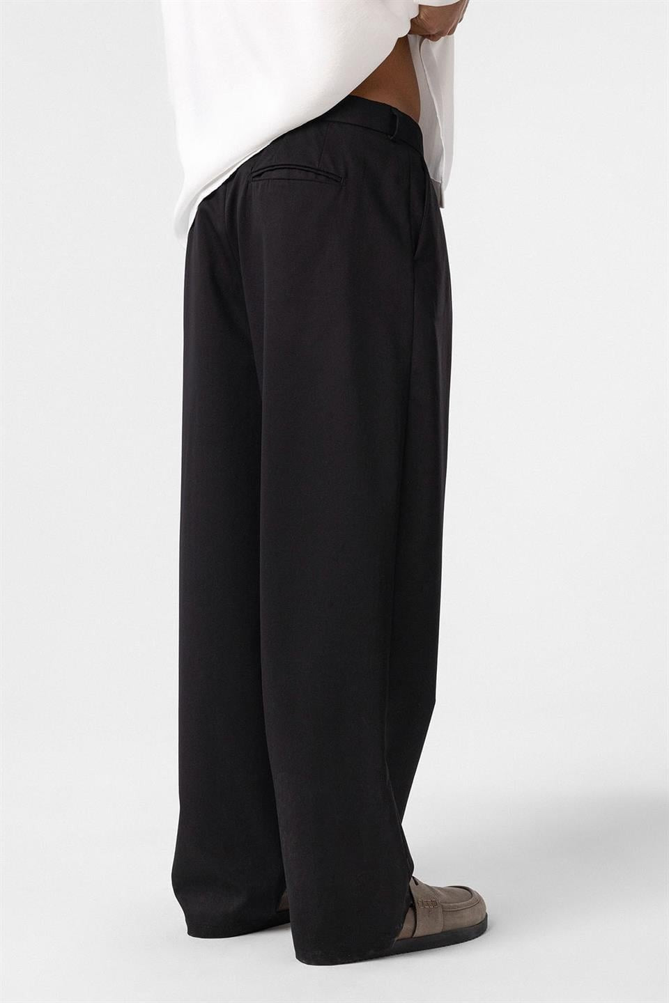 Baggy-Fit Pleated Pants