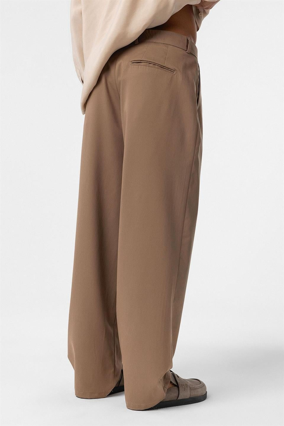 Baggy-Fit Pleated Pants