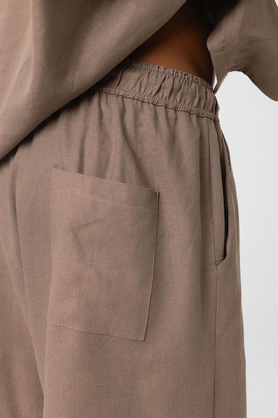 Oversized Double-Pocket Linen Shorts
