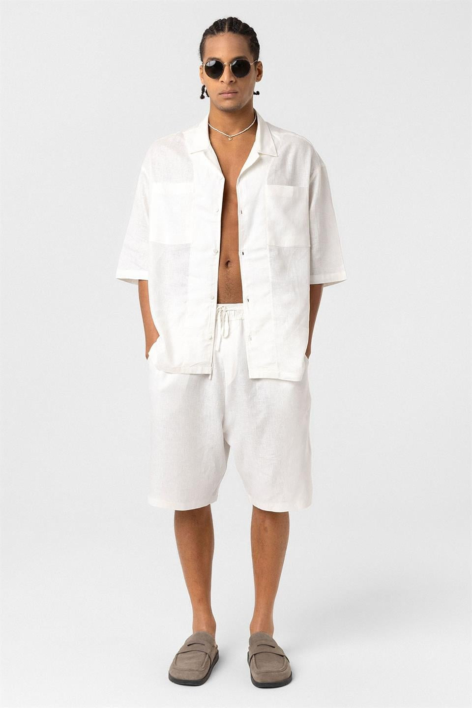 Oversized Double-Pocket Linen Shorts