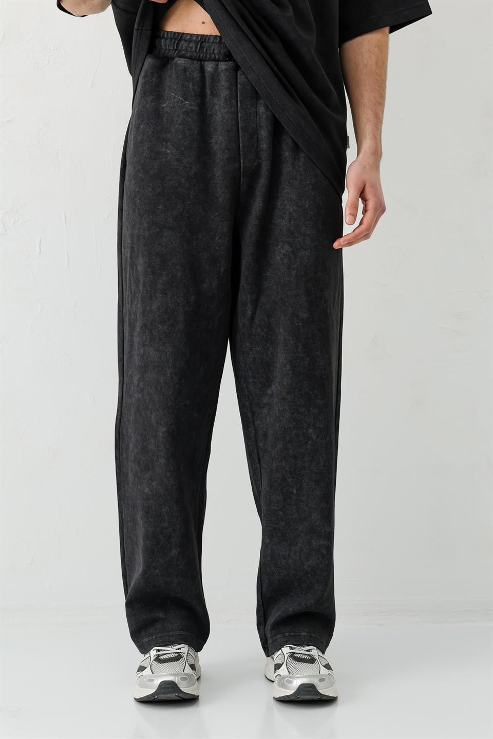 Baggy-Fit Pre-Washed Sweatpants