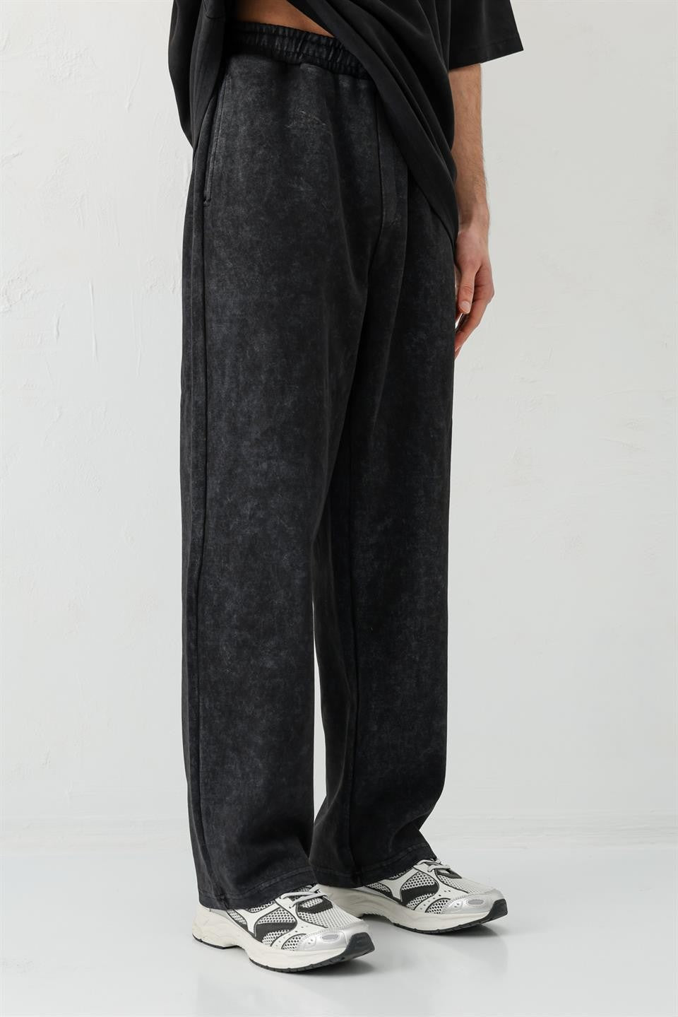 Baggy-Fit Pre-Washed Sweatpants