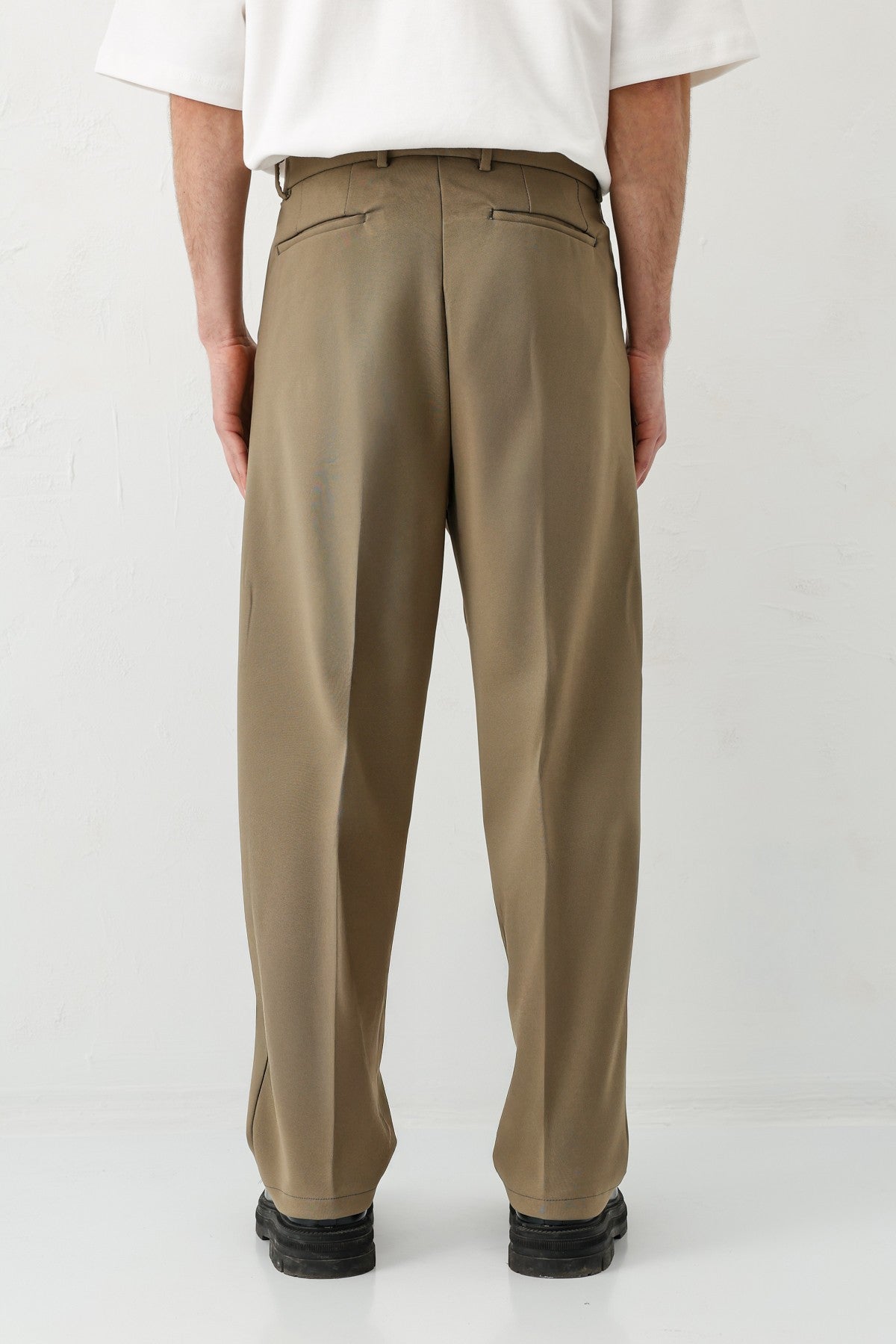 Baggy-Fit Pleated Pants