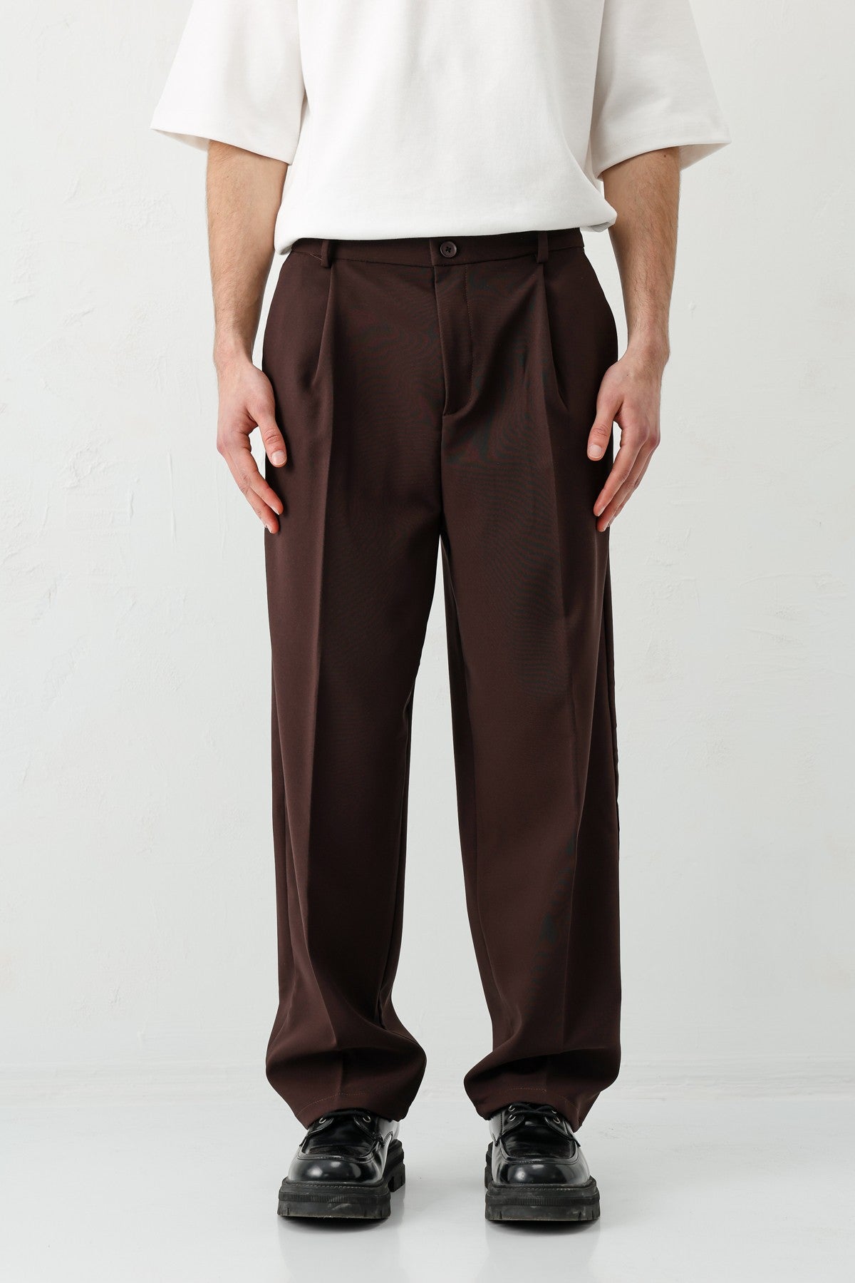 Baggy-Fit Pleated Pants