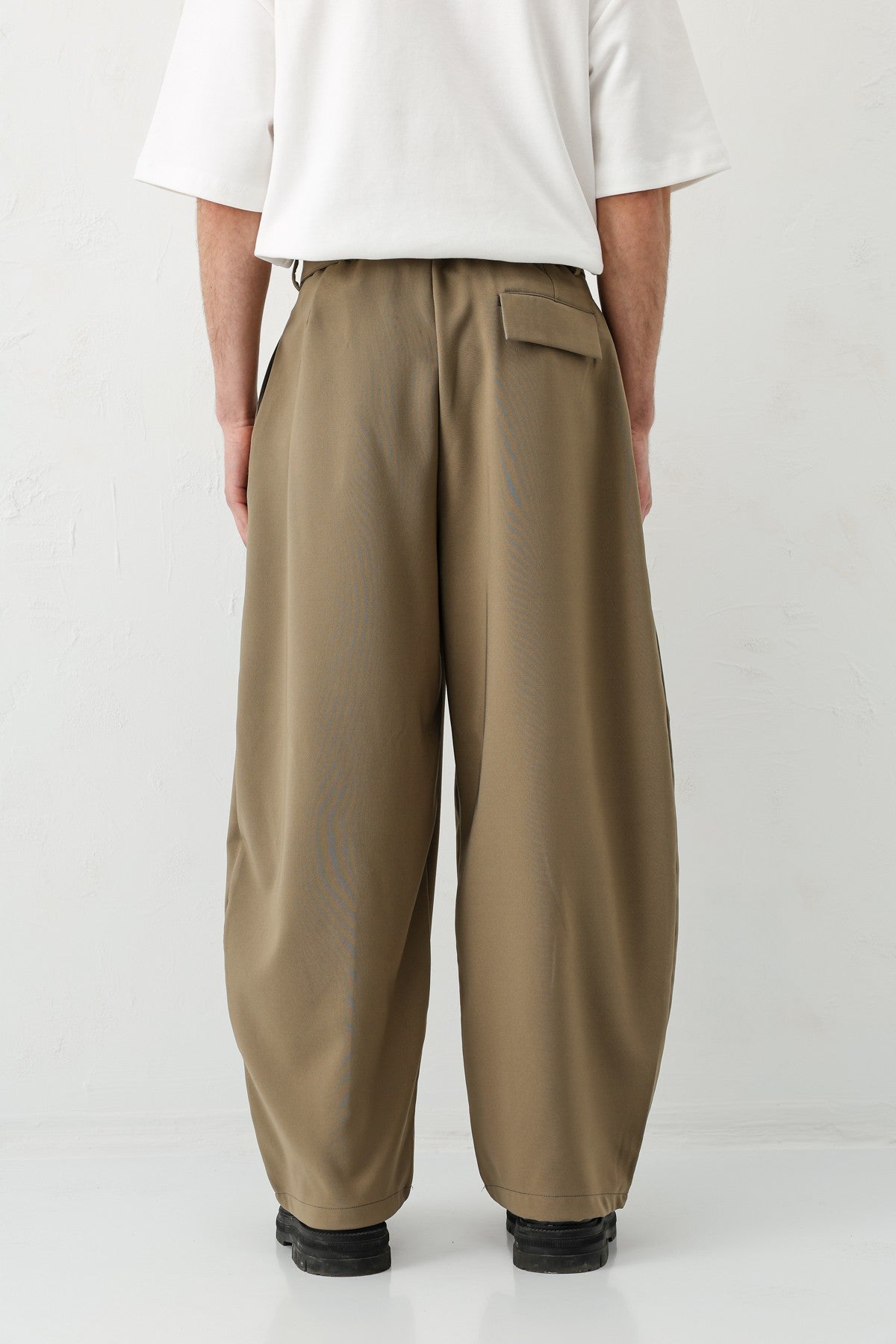 Barrel Fit, Tailored Fit, Belted Pants