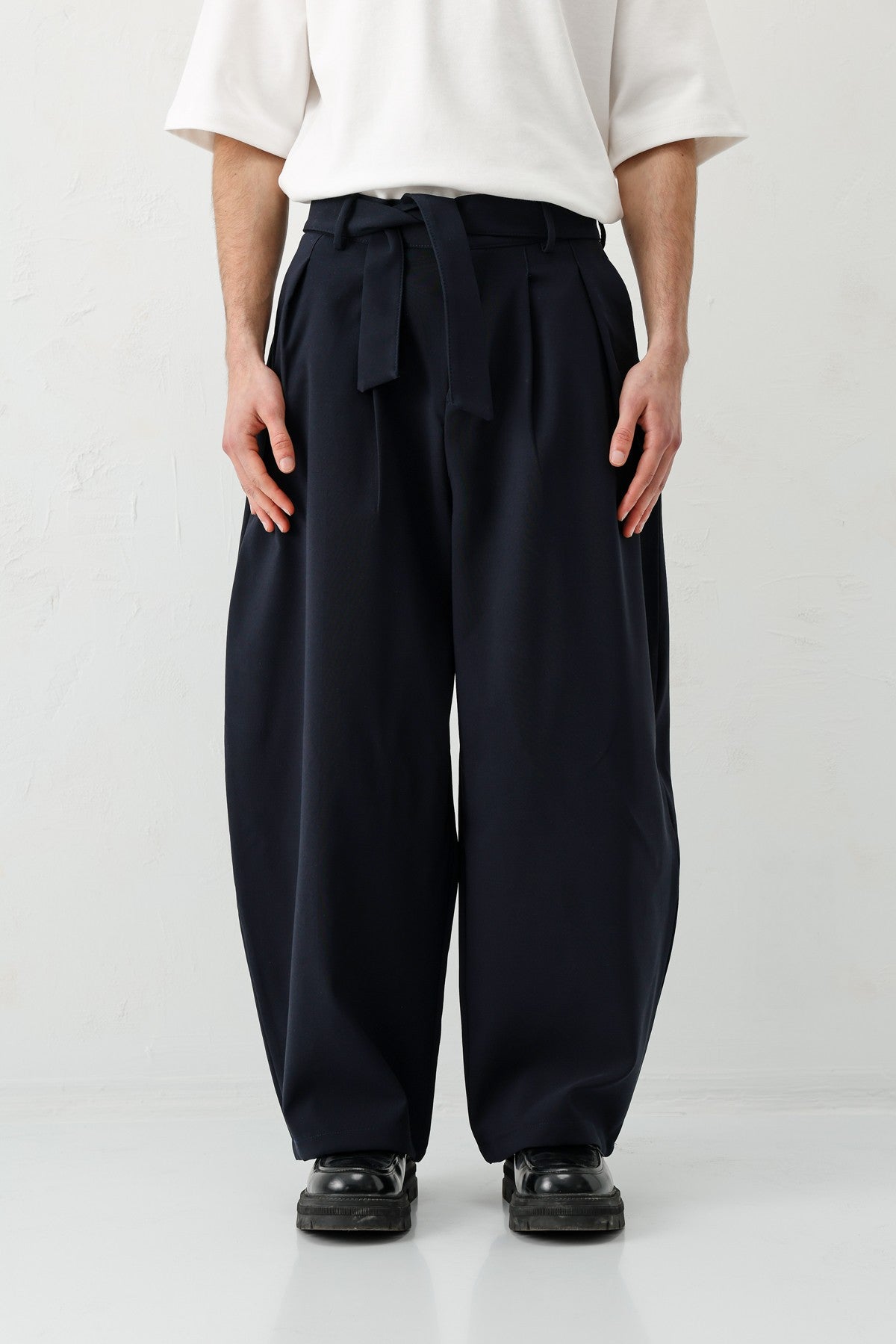 Barrel Fit, Tailored Fit, Belted Pants